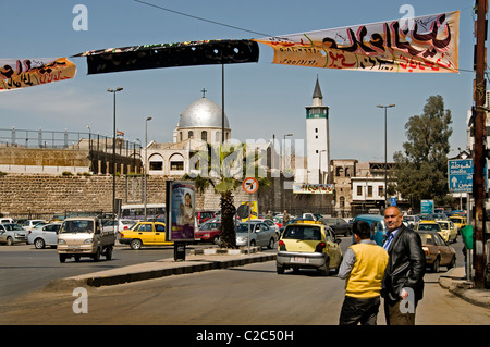 Strada di Bab Sharqi cenere vecchia porta orientale a Damasco in Siria moschea Foto Stock