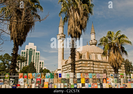 Street bookshop Takiyya come-Suleimaniyya un turco Moschea di stile Damasco Town City Siria Syrian Foto Stock