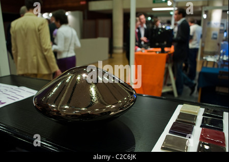 Parigi, Francia, ceramica urne di sepoltura, Designer, 'Gene-viève Bianchimani', al momento del decesso Trade Show, 'salon de la Mort' Foto Stock