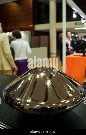 Parigi, Francia, ceramica urne funerarie, Designer, Gene-viève Bianchimani, a morte Trade Show, 'salon de la Mort' Foto Stock