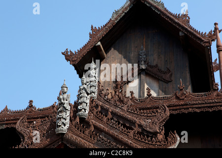 Dhara Dhevi Mandarin Oriental Hotels sul tetto come decorazione e Lanna stile Burmese, Chiang Mai, Thailandia Foto Stock