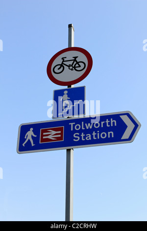 Stazione Tolworth segno, Surbiton, England, Regno Unito Foto Stock