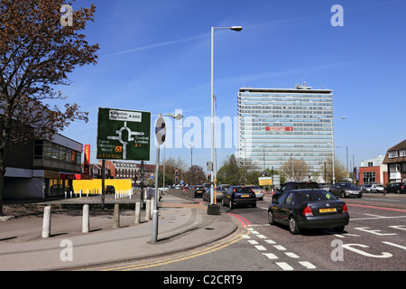 Charrington ciotola e Tolworth Tower, Surbiton, England, Regno Unito Foto Stock