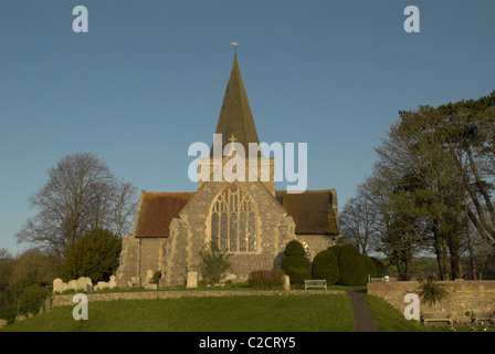 Sant'Andrea Chiesa Parrocchiale nel pittoresco villaggio di Alfriston nel South Downs National Park, East Sussex. Foto Stock