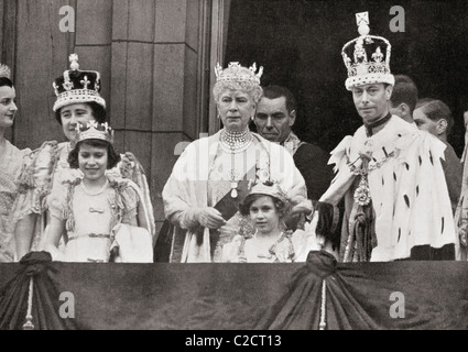 Tre generazioni della famiglia reale sul balcone a Buckingham Palace dopo l'incoronazione nel 1937. Foto Stock
