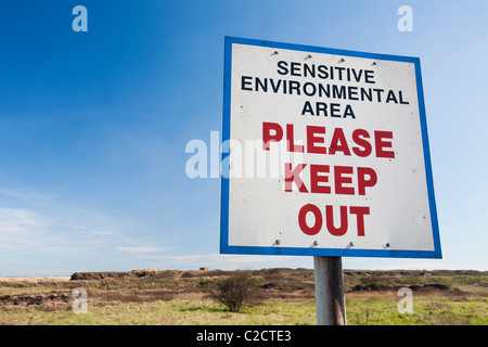 Un segno nei pressi di habitat costieri a Redcar, Teeside, UK. Foto Stock