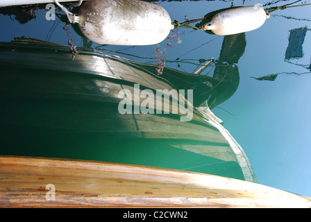 Come specchio di riflessione di Matteo in Falmouth Harbour Foto Stock