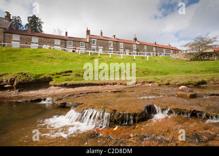 Il villaggio quiant di Hutton-le-Foro nel North York Moors National Park, Regno Unito. Foto Stock