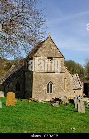 La Chiesa di San Pietro, Duntisbourne Abbots, Gloucestershire, England, Regno Unito Foto Stock