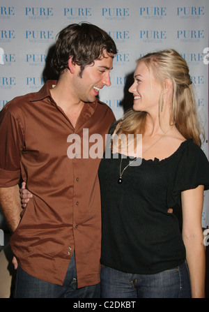 Zachary Levi e Yvonne Strahovski della NBC Chuck ' ' serie premiere party a puro night club di Caesars Palace Hotel e Foto Stock