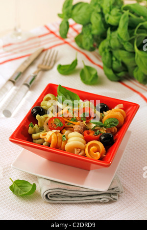 Pasta con indivia. Ricetta disponibile. Foto Stock