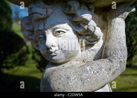 Statua del cherubino al Sharrow Bay Hotel vicino a Ullswater, Lake District, Cumbria Foto Stock