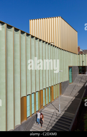 Nottingham galleria d'arte contemporanea croce nei giorni feriali Nottingham Nottinghamshire England Regno Unito GB EU Europe Foto Stock