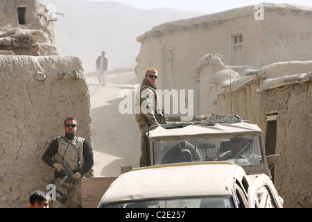 Bundeswehr soldati della pattuglia ISAF, Feyzabad, Afghanistan Foto Stock