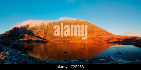 Moel Siabod nelle prime ore del mattino il sole invernale. Foto Stock