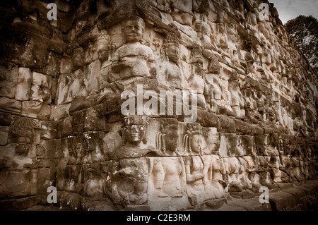 I templi di Angkor, Cambogia - Outdoor scultura a parete dettaglio Foto Stock