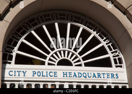 Città sede della polizia segno a Bootle Street Stazione di polizia nel centro di Manchester. Foto Stock