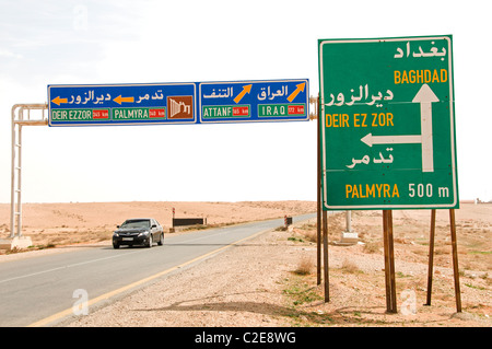 Damasco Iraq Palmyra Siria il traffico stradale segno carrello Foto Stock