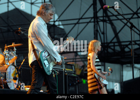 I Sonic Youth esegue il loro album "Nazione aydream' vivono in concerto al Parco di McCarren Pool di Williamsburg, Brooklyn nel 2007 Foto Stock