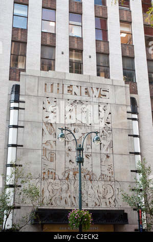 La notizia, Daily News Building, 220 East 42th Street, bassorilievo, Manhattan, New York City, Stati Uniti d'America Foto Stock