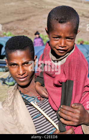 I bambini del villaggio da Simien Mountains dell Etiopia Foto Stock