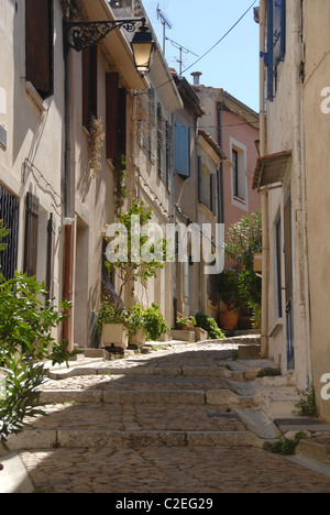 Francia, Provenza, Bouches de Rhône, Arles: romantica vicolo dall'Arènes a Place de la Grande Foto Stock