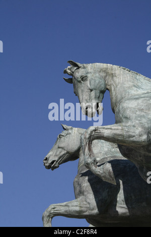 Dettaglio della quadriga dell'Unità carro cavalli sulla sommità del monumento vittoriano Roma Foto Stock