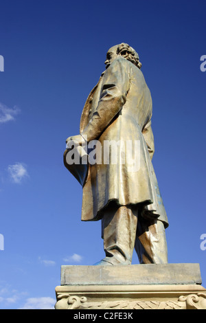 Statua di Sir Tito sale a UNESCO World Heritage Site di Saltaire, West Yorkshire, Inghilterra, Regno Unito Foto Stock