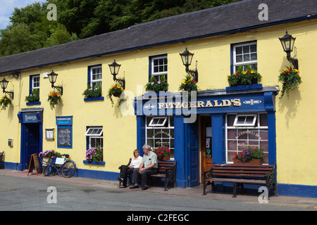 Fitzgerald's Irish pub, impostato in villaggio featured in BBC TV series, Ballykissangel Foto Stock