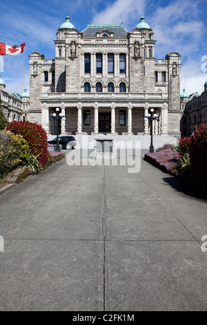 Il viale di accesso posteriore e libreria legislativa fasi del British Columbia gli edifici del Parlamento a Victoria, BC, Canada. Foto Stock