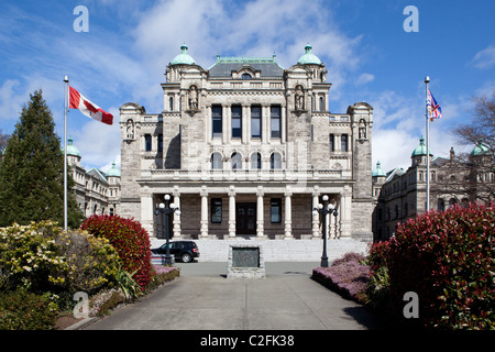 Il viale di accesso posteriore e libreria legislativa fasi del British Columbia gli edifici del Parlamento a Victoria, BC, Canada. Foto Stock