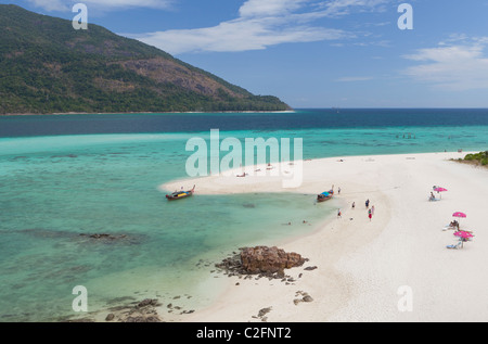 Striscia bianca di sabbia su Ko Lipe,Thailandia Foto Stock