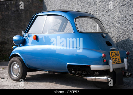 Blu metallizzato a tre ruote Microcar Foto Stock