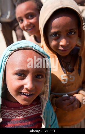 I bambini del villaggio da Simien Mountains dell Etiopia Foto Stock