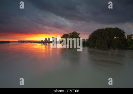 Inondati fiume Sava a Zagabria in Croazia Foto Stock