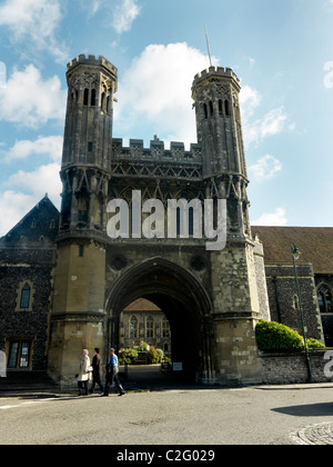 Canterbury Kent England cancello che conduce al Kings School formalmente Saint Augustine's Abbey Foto Stock