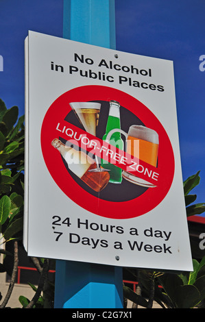 'No alcool in luoghi pubblici " segno, Marine Parade, Mount Maunganui, Tauranga, Baia di Planty Regione, Isola del nord, Nuova Zelanda Foto Stock