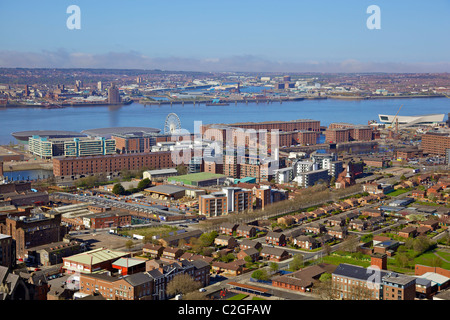 Vista aerea del centro città di Liverpool dalla cattedrale anglicana tower che mostra l'Albert dockcomplex. Foto Stock