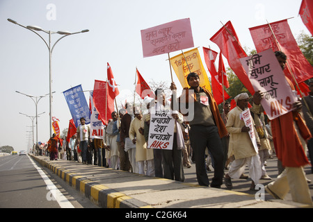 L' India , Delhi, 20110310, Demo der AIKS ( Tutti India Kisan Sabha + AIAWU - Tutti India lavoratore agricolo Umio ) Foto Stock