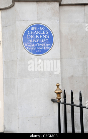 Charles Dickens romanziere Vittoriano di placca blu Tavistock Square Foto Stock