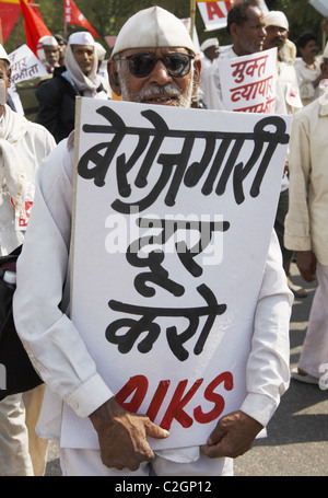 L' India , Delhi, 20110310, Demo der AIKS ( Tutti India Kisan Sabha + AIAWU - Tutti India lavoratore agricolo Umio ) Foto Stock