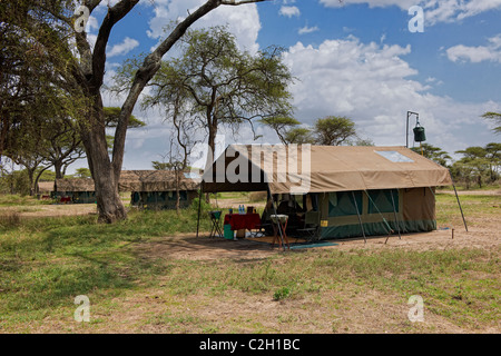 Le tende nel deserto del Mobile di lusso tendeva Safari Camp, Serengeti, Tanzania Africa Foto Stock