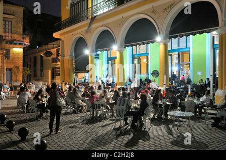 L'Avana. Cuba. Ristorante & Sala della birra Factoria su Plaza Vieja, Habana Vieja / Avana Vecchia. Foto Stock