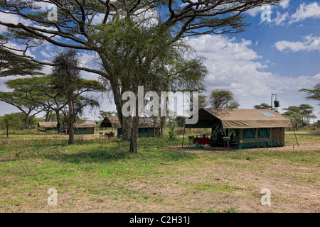 Le tende nel deserto del Mobile di lusso tendeva Safari Camp, Serengeti, Tanzania Africa Foto Stock