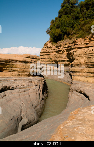 Corfù, Grecia. Ottobre. Arenaria formazioni di roccia a Sidari. Area conosciuta come Canal D'amour Foto Stock