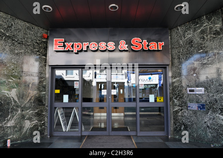 Ingresso al Express & Star giornale uffici in Queen Street, Wolverhampton Foto Stock