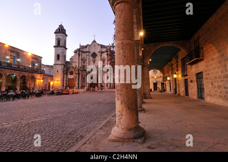 L'Avana. Cuba. Habana Vieja / Avana Vecchia. Catedral de La Habana, Plaza de la Catedral. Foto Stock