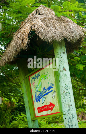 Jimmy Buffett il Margaritaville segno su Norman Manley Boulevard in Long Bay area di Negril, Westmoreland, Giamaica. Foto Stock