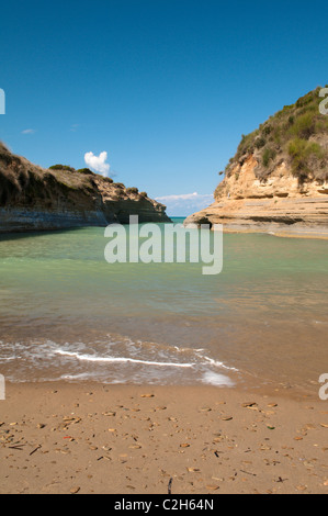 Corfù, Grecia. Ottobre. Arenaria formazioni di roccia a Sidari. Area conosciuta come Canal D'amour Foto Stock