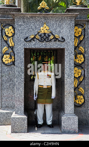 Guardia al Palazzo Nazionale, Kuala Lumpur Foto Stock